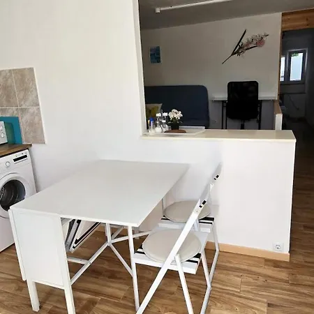 Casa Roja 1 - Quiet Resort, Central, Parking Apartment *