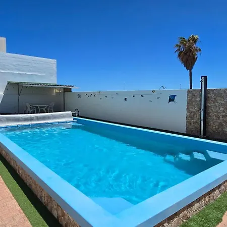 Casa Roja 1 - Quiet Resort, Central, Parking *