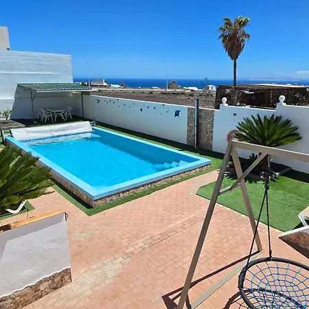 Apartment Casa Roja 1 - Quiet Resort, Central, Parking